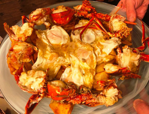 Típica receta menorquina de huevos con langosta